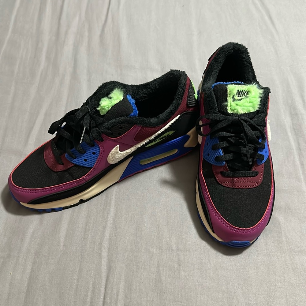 Women’s Nike Air Max 90